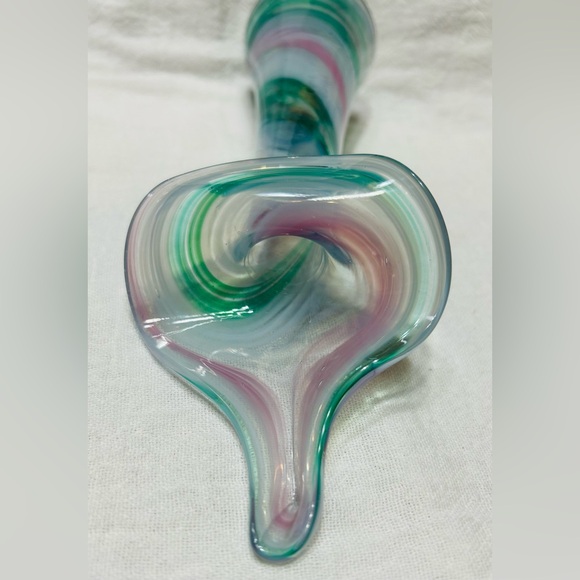 Vintage hand blown Jack in the pulpit vase. Swirled green, pink & white colors. - Picture 3 of 4
